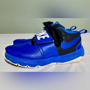 Boys “Royal Black” Nike Team Hustle D8 Basketball Shoes Size 5Y
